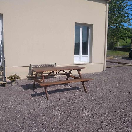 L Etablissement Gold Beach Propose 1 Hebergement , Maison 80M2 Avec Terrain 500M2, Parking Prive A 4 Min Du Port Artificiel D Arromanches, Services Accueil Personnalise, Lits Faits, Serviettes, Menage, Netflix, Wifi Ryes 외부 사진