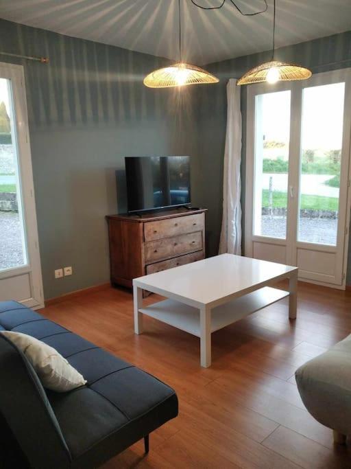 L Etablissement Gold Beach Propose 1 Hebergement , Maison 80M2 Avec Terrain 500M2, Parking Prive A 4 Min Du Port Artificiel D Arromanches, Services Accueil Personnalise, Lits Faits, Serviettes, Menage, Netflix, Wifi Ryes 외부 사진