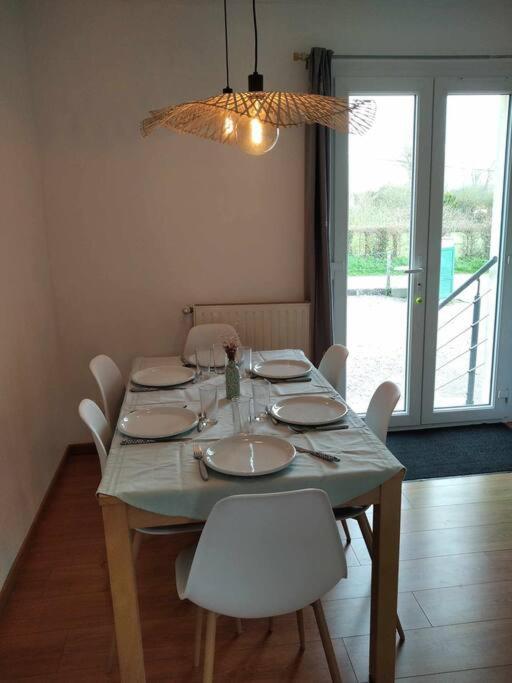 L Etablissement Gold Beach Propose 1 Hebergement , Maison 80M2 Avec Terrain 500M2, Parking Prive A 4 Min Du Port Artificiel D Arromanches, Services Accueil Personnalise, Lits Faits, Serviettes, Menage, Netflix, Wifi Ryes 외부 사진