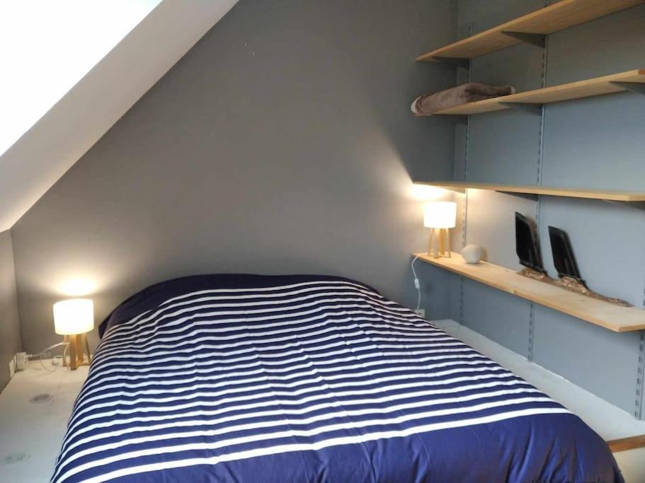 L Etablissement Gold Beach Propose 1 Hebergement , Maison 80M2 Avec Terrain 500M2, Parking Prive A 4 Min Du Port Artificiel D Arromanches, Services Accueil Personnalise, Lits Faits, Serviettes, Menage, Netflix, Wifi Ryes 외부 사진