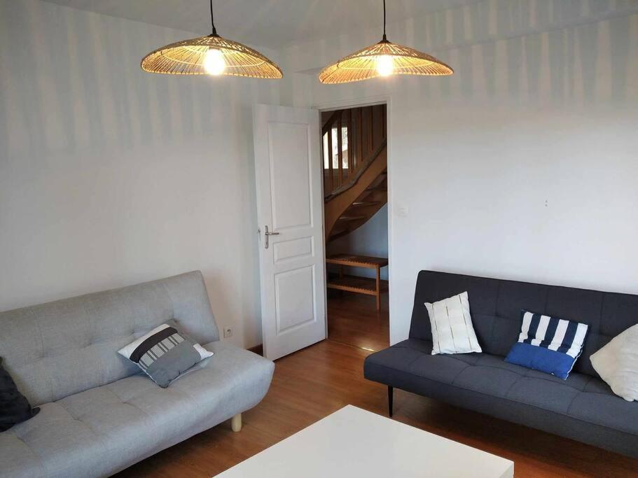 L Etablissement Gold Beach Propose 1 Hebergement , Maison 80M2 Avec Terrain 500M2, Parking Prive A 4 Min Du Port Artificiel D Arromanches, Services Accueil Personnalise, Lits Faits, Serviettes, Menage, Netflix, Wifi Ryes 외부 사진