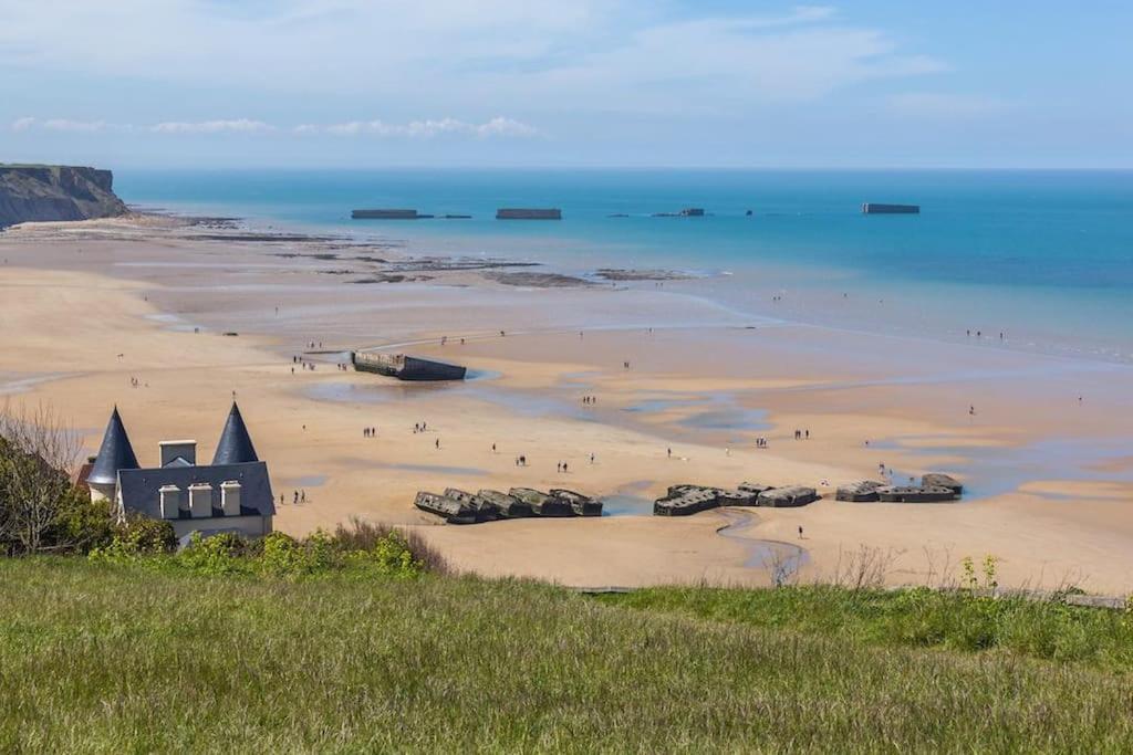 L Etablissement Gold Beach Propose 1 Hebergement , Maison 80M2 Avec Terrain 500M2, Parking Prive A 4 Min Du Port Artificiel D Arromanches, Services Accueil Personnalise, Lits Faits, Serviettes, Menage, Netflix, Wifi Ryes 외부 사진