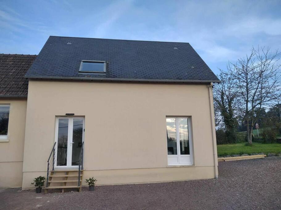 L Etablissement Gold Beach Propose 1 Hebergement , Maison 80M2 Avec Terrain 500M2, Parking Prive A 4 Min Du Port Artificiel D Arromanches, Services Accueil Personnalise, Lits Faits, Serviettes, Menage, Netflix, Wifi Ryes 외부 사진