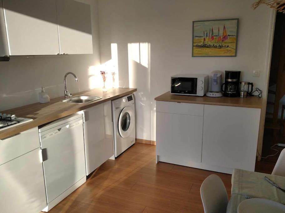 L Etablissement Gold Beach Propose 1 Hebergement , Maison 80M2 Avec Terrain 500M2, Parking Prive A 4 Min Du Port Artificiel D Arromanches, Services Accueil Personnalise, Lits Faits, Serviettes, Menage, Netflix, Wifi Ryes 외부 사진