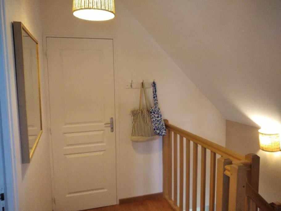 L Etablissement Gold Beach Propose 1 Hebergement , Maison 80M2 Avec Terrain 500M2, Parking Prive A 4 Min Du Port Artificiel D Arromanches, Services Accueil Personnalise, Lits Faits, Serviettes, Menage, Netflix, Wifi Ryes 외부 사진