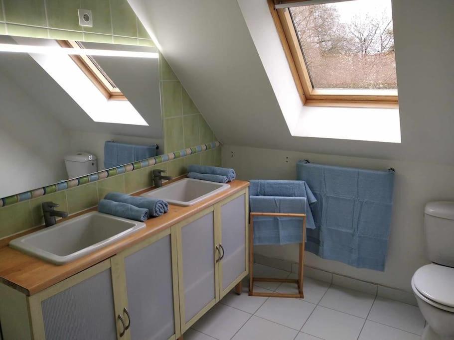 L Etablissement Gold Beach Propose 1 Hebergement , Maison 80M2 Avec Terrain 500M2, Parking Prive A 4 Min Du Port Artificiel D Arromanches, Services Accueil Personnalise, Lits Faits, Serviettes, Menage, Netflix, Wifi Ryes 외부 사진