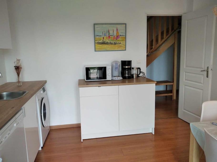 L Etablissement Gold Beach Propose 1 Hebergement , Maison 80M2 Avec Terrain 500M2, Parking Prive A 4 Min Du Port Artificiel D Arromanches, Services Accueil Personnalise, Lits Faits, Serviettes, Menage, Netflix, Wifi Ryes 외부 사진